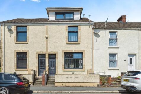 6 bedroom end of terrace house for sale