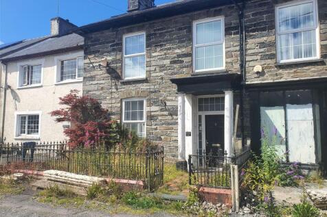 4 bedroom terraced house for sale