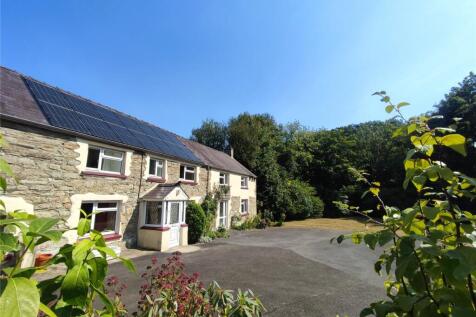 6 bedroom detached house for sale