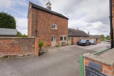 4 bedroom link detached house for sale
