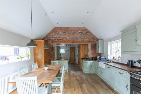 4 bedroom link detached house for sale