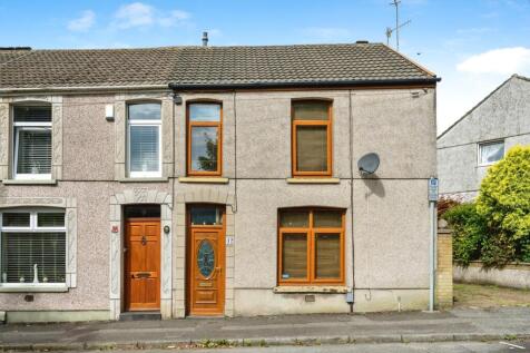 3 bedroom end of terrace house for sale