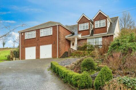 6 bedroom detached house for sale