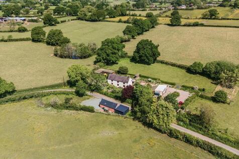 Foxholes, Nr Wem. 4 bed country house for sale
