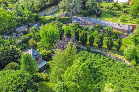 Whitehurst, Nr Chirk. 5 bed house for sale
