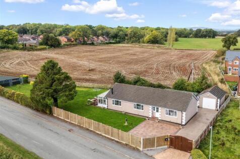 Ellesmere Lane, Penley. 3 bed detached bungalow for sale