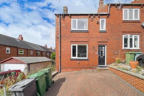 Roman Road, Batley 3 bed terraced house for sale