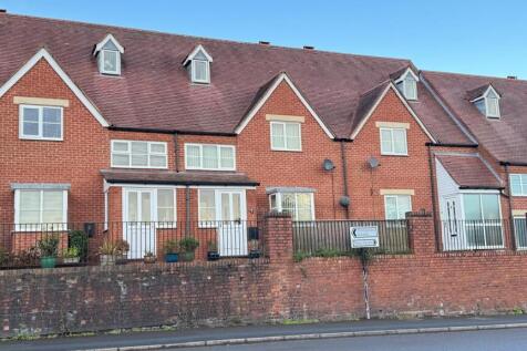 16 St. Georges Court, Shrewsbury 4 bed terraced house for sale