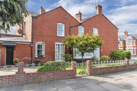 17, King Street, Cherry Orchard... 4 bed house for sale