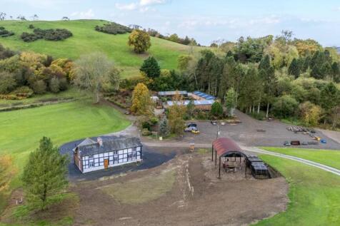 Maes Dwr, Meifod 3 bed detached house for sale