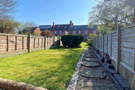 Beech Road, Norton, Stourbridge, DY8 2 bed terraced house for sale
