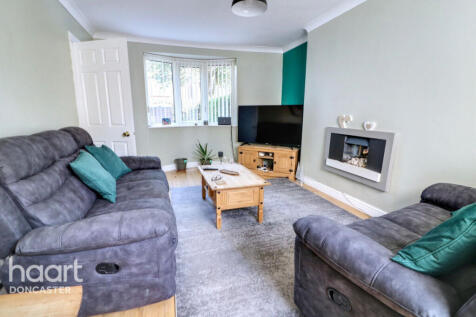 Broomhouse Lane, Edlington, Doncaster 4 bed terraced house for sale