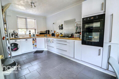 Broomhouse Lane, Edlington, Doncaster 4 bed terraced house for sale