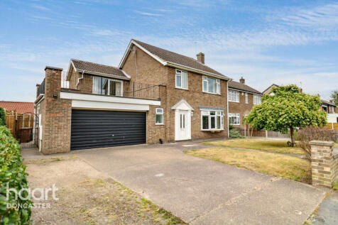 Doncaster Road, Westwoodside, Doncaster 4 bed detached house for sale