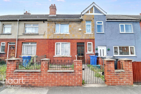 Kings Crescent, Edlington, Doncaster 3 bed terraced house for sale