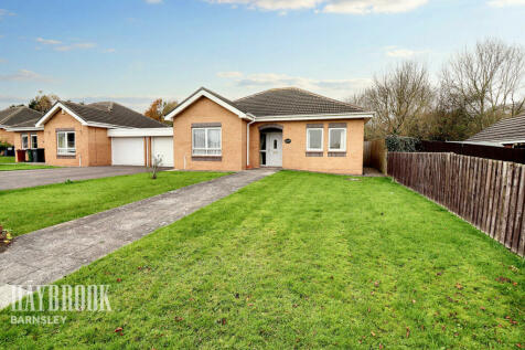 2 bedroom link detached house for sale