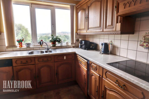 Woodstock Road, Barnsley 3 bed detached house for sale