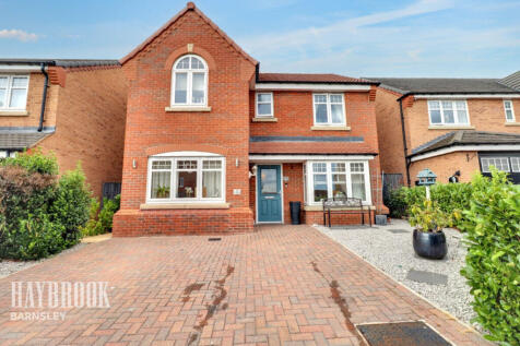 Longwall Close, Mapplewell 4 bed detached house for sale