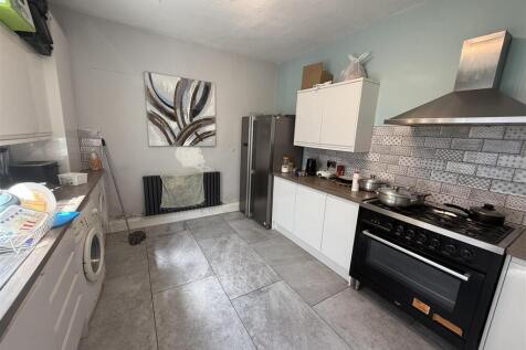 5 bedroom terraced house for sale