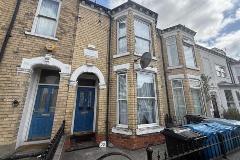 5 bedroom terraced house for sale