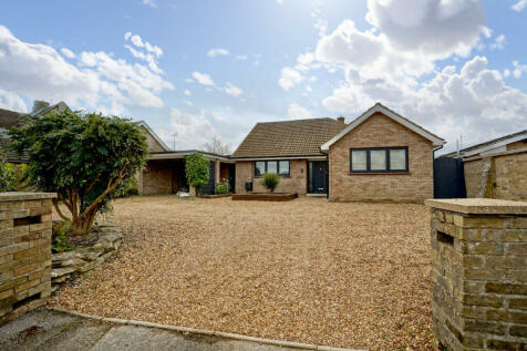 3 bedroom detached bungalow for sale