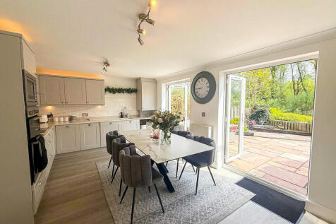 5 bedroom terraced house for sale