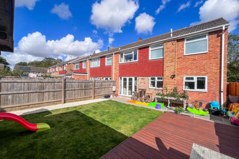 4 bedroom end of terrace house for sale