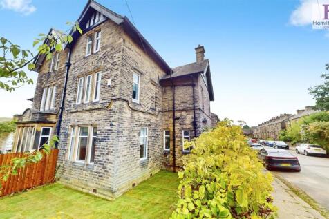 5 bedroom semi-detached house for sale