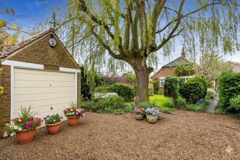 3 bedroom detached bungalow for sale