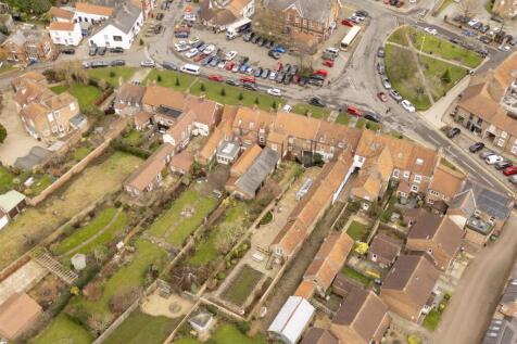 4 bedroom terraced house for sale