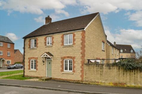 Pathfinder Way, Swindon SN25 4 bed detached house for sale