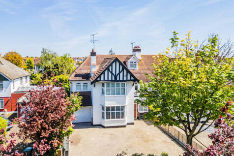 5 bedroom semi-detached house for sale