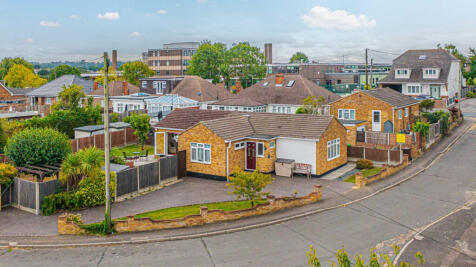 2 bedroom detached bungalow for sale