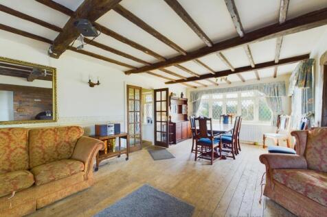 6 bedroom detached house for sale