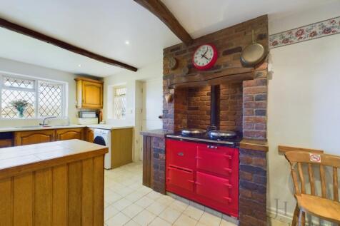 6 bedroom detached house for sale