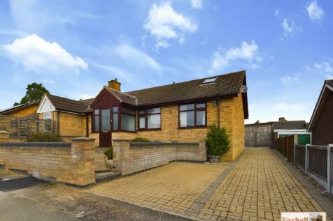 2 bedroom semi-detached bungalow for sale