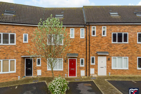 3 bedroom town house for sale