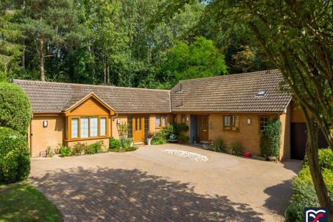 Tall Trees Close, Northampton NN4 4 bed detached bungalow for sale