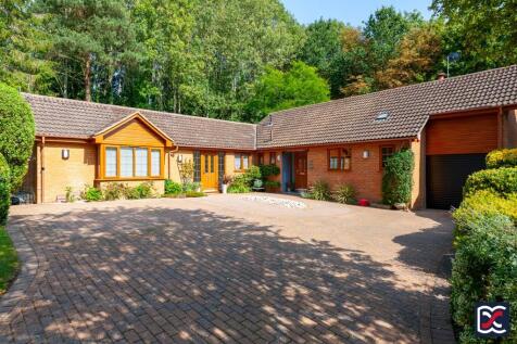 4 bedroom detached bungalow for sale