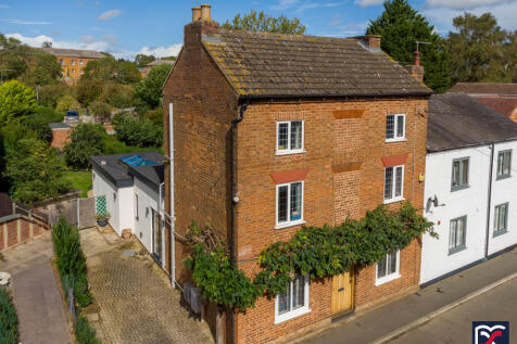 4 bedroom semi-detached house for sale