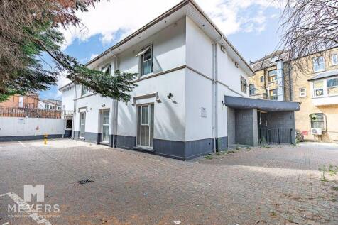Exchequer Grange, Wootton Gardens... 1 bed apartment for sale