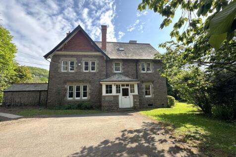 Llanbedr, Crickhowell, NP8 8 bed detached house for sale