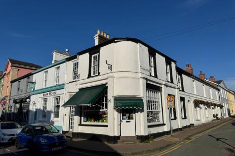 High Street, Crickhowell, NP8 2 bed flat for sale