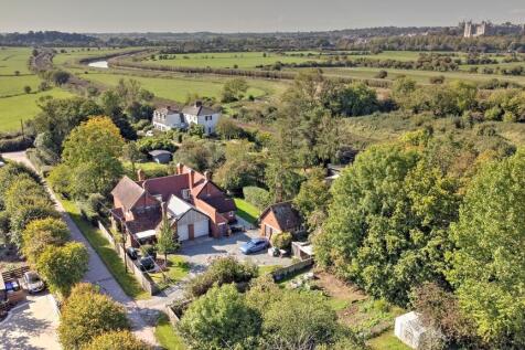 6 bedroom detached house for sale