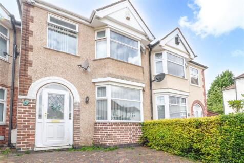 St Christians Croft, Coventry CV3 3 bed terraced house for sale