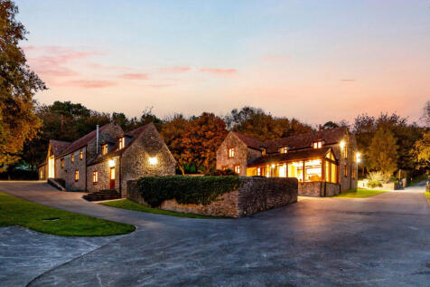 6 bedroom detached house for sale