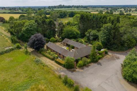 Cubbington Heath Farm, Leamington Spa... 4 bed barn conversion for sale