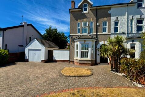 5 bedroom semi-detached house for sale