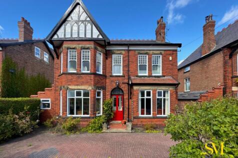 6 bedroom detached house for sale