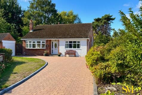 2 bedroom detached bungalow for sale